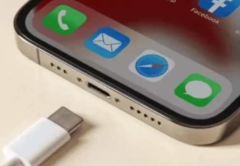 响水苹果15维修分享iPhone15改USB-C接口后能和安卓用户互借充电器吗 